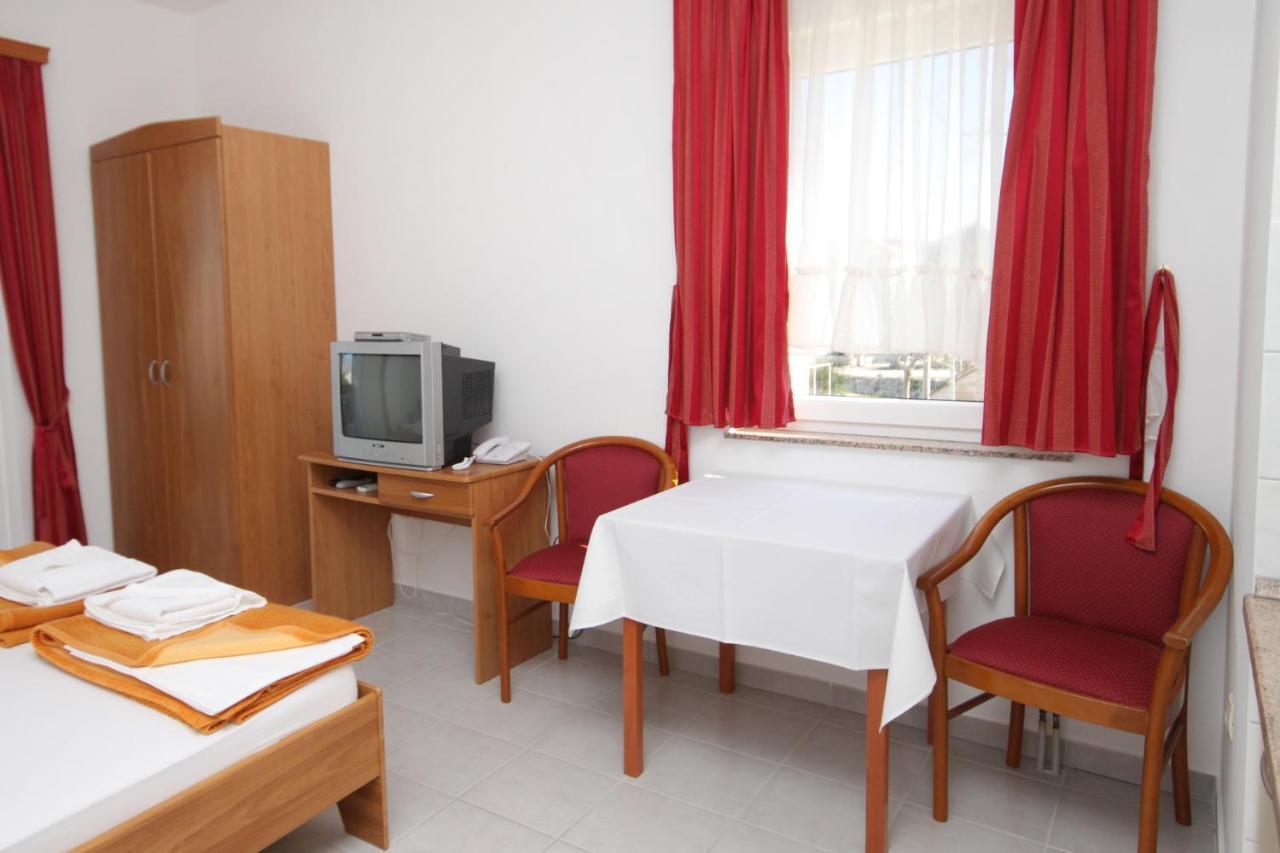 Apartments And Rooms By The Sea Vinjerac, Zadar - 3248 Dış mekan fotoğraf